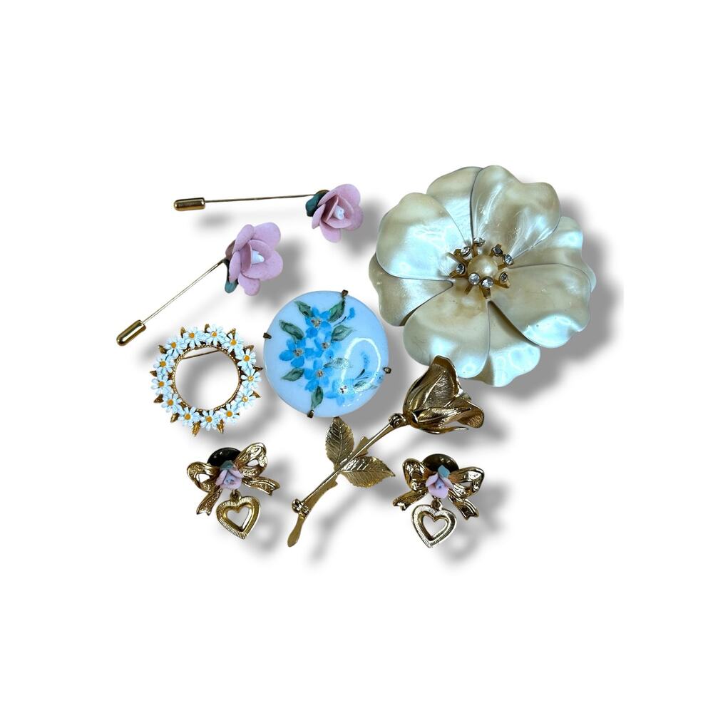 Antique to Vintage Floral Motif Mixed Brooches and Pins Lot